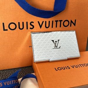 Louis Vuittion authentic card holder like new